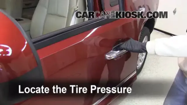 2008 GMC Yukon Denali 6.2L V8 Neumáticos y ruedas Controlar presión de neumáticos